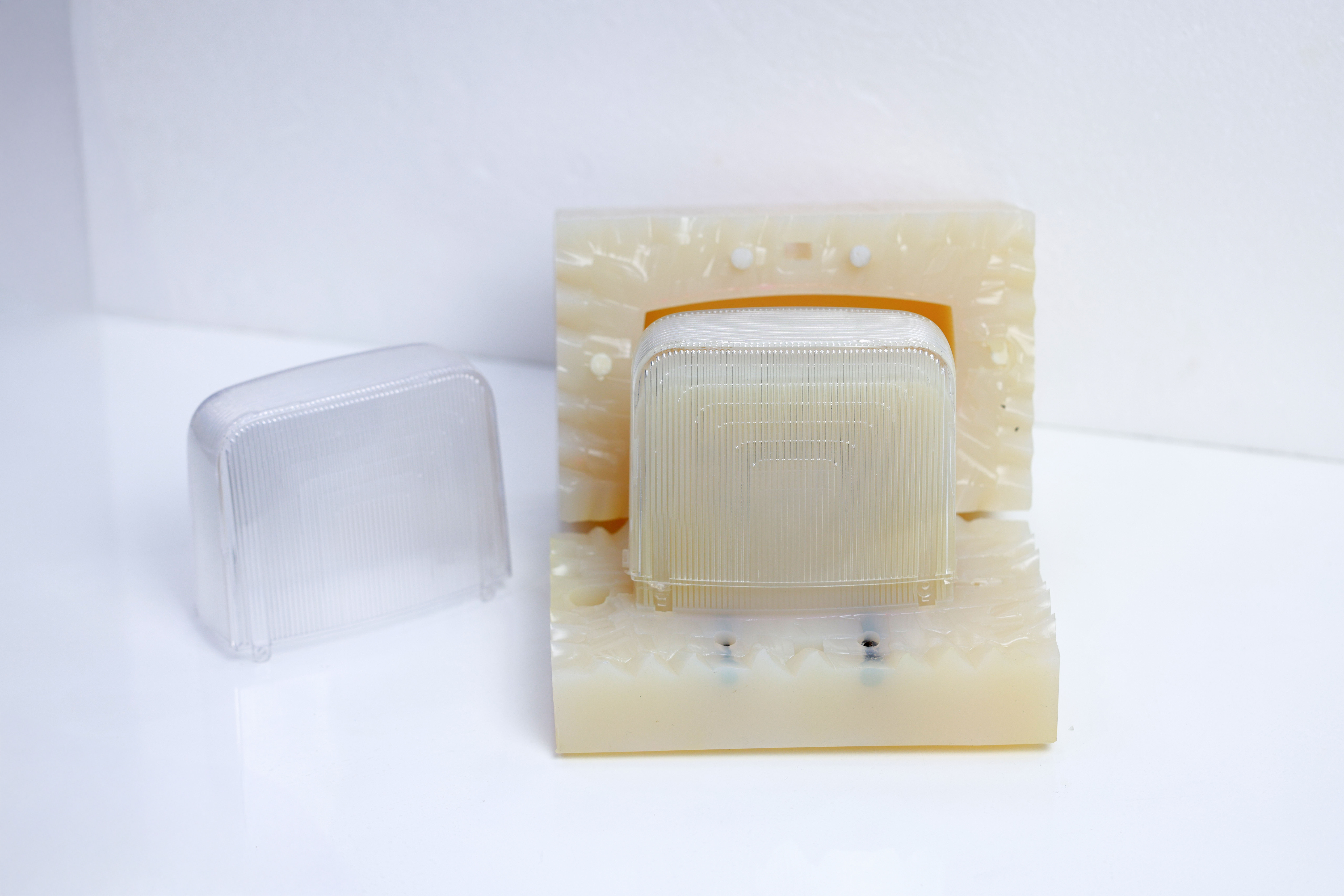 灯罩小批量一体复模成型