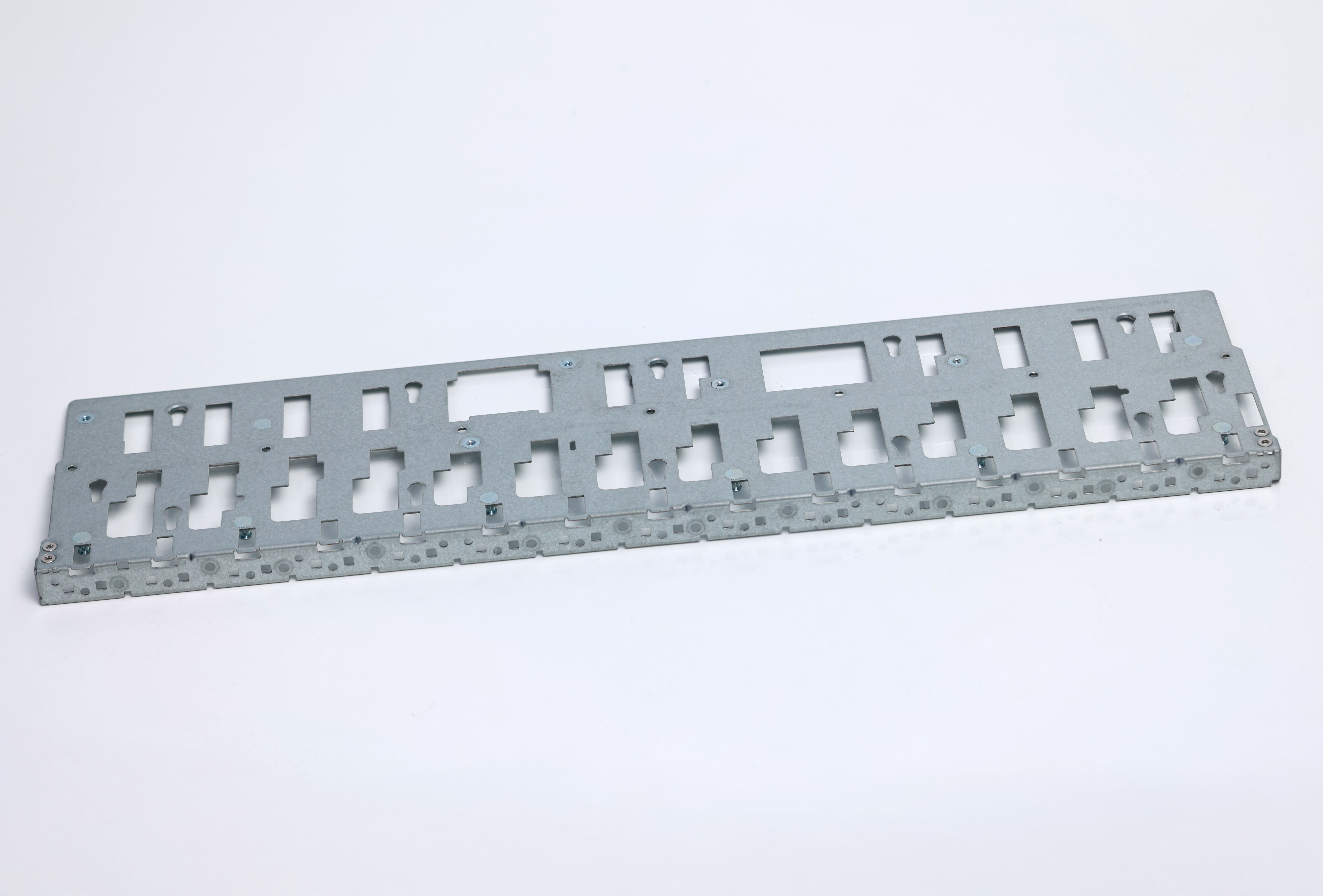 五金件冲压压铆成型